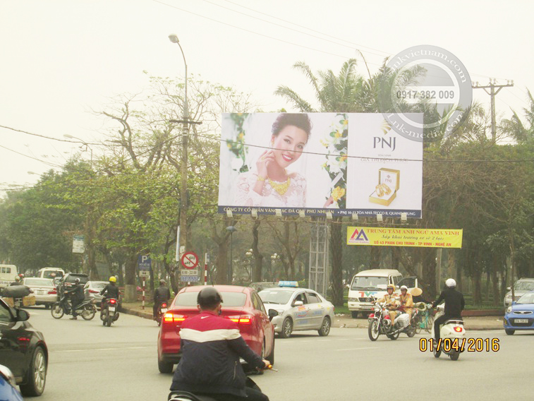 biển trụ trung tâm