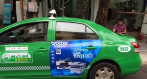 Các hình thức quảng cáo trên xe taxi