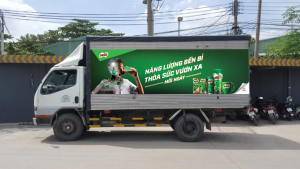 Quảng cáo trên xe tải