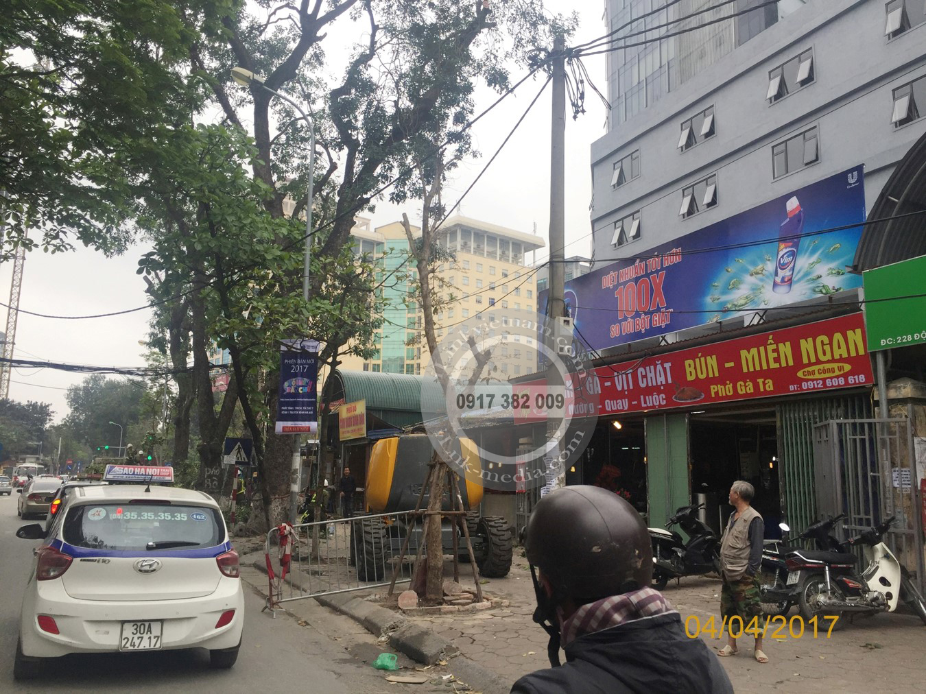 Biển quảng cáo chợ ở Hà Nội