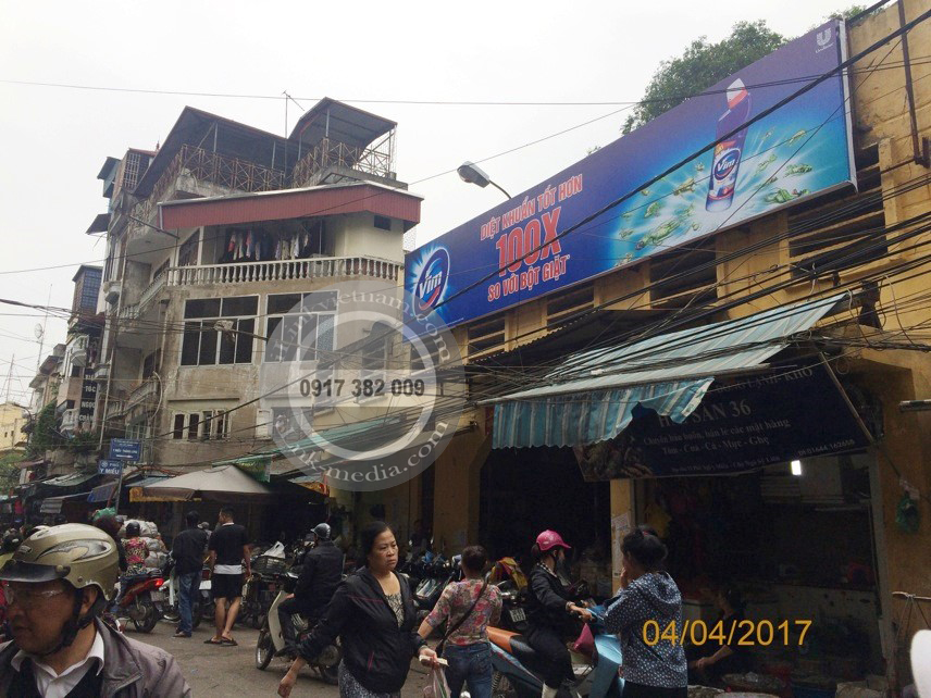 Biển quảng cáo chợ ở Hà Nội