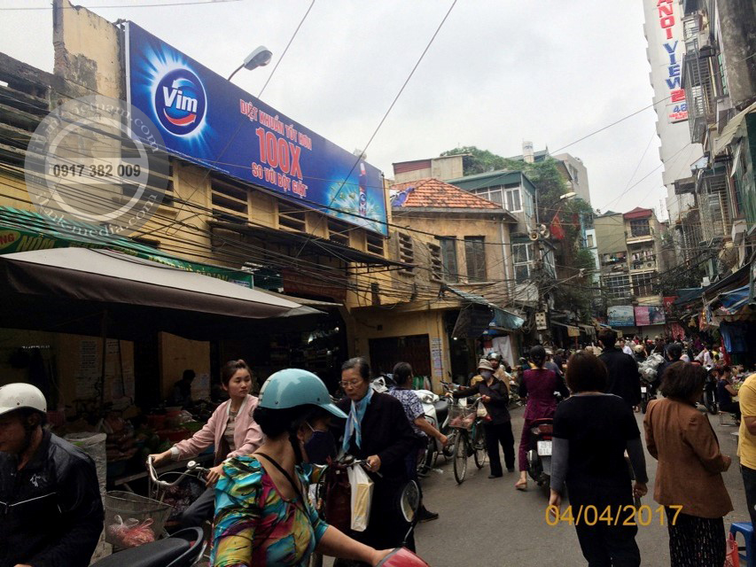 Biển quảng cáo chợ ở Hà Nội