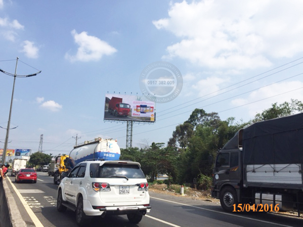 Billboard cao tốc Sài Gòn – Trung Lương