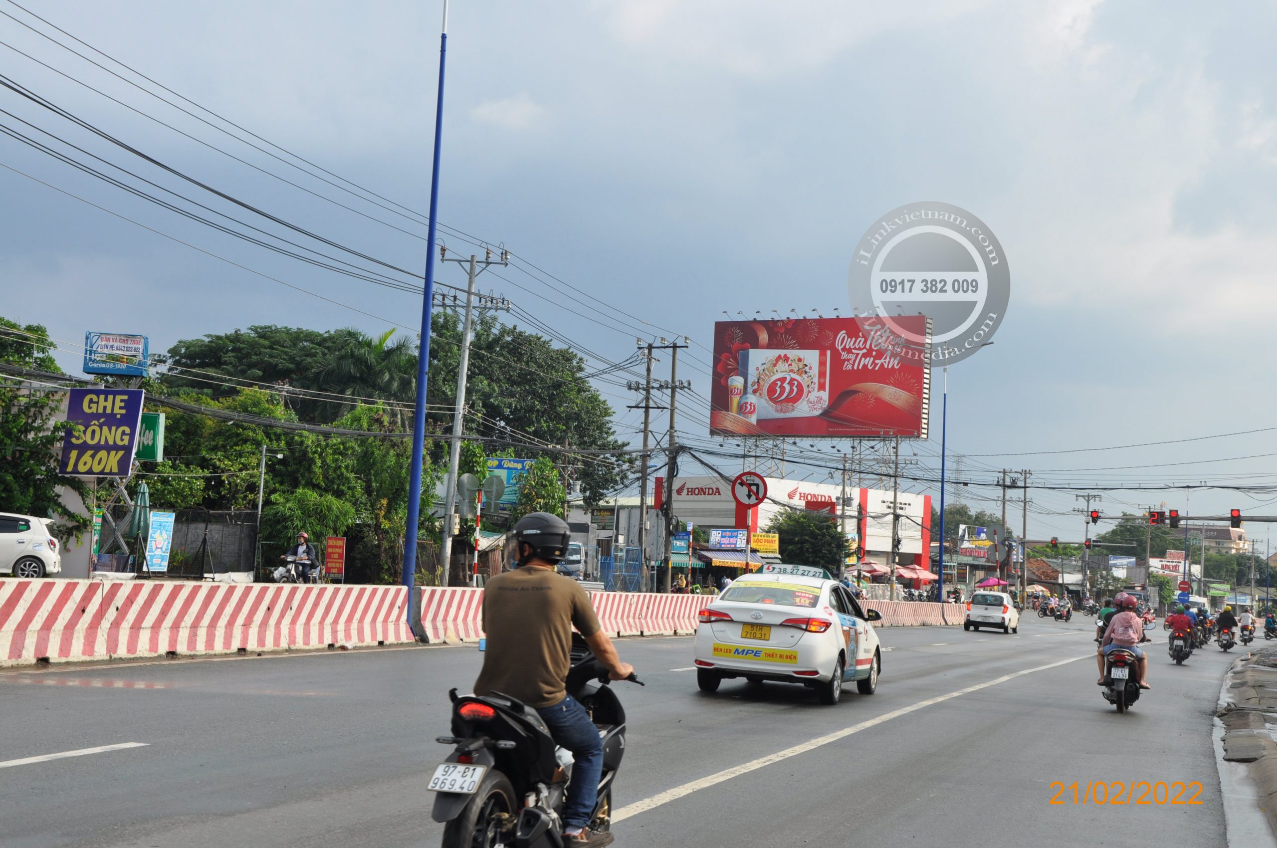 Quảng cáo trụ quốc lộ 13