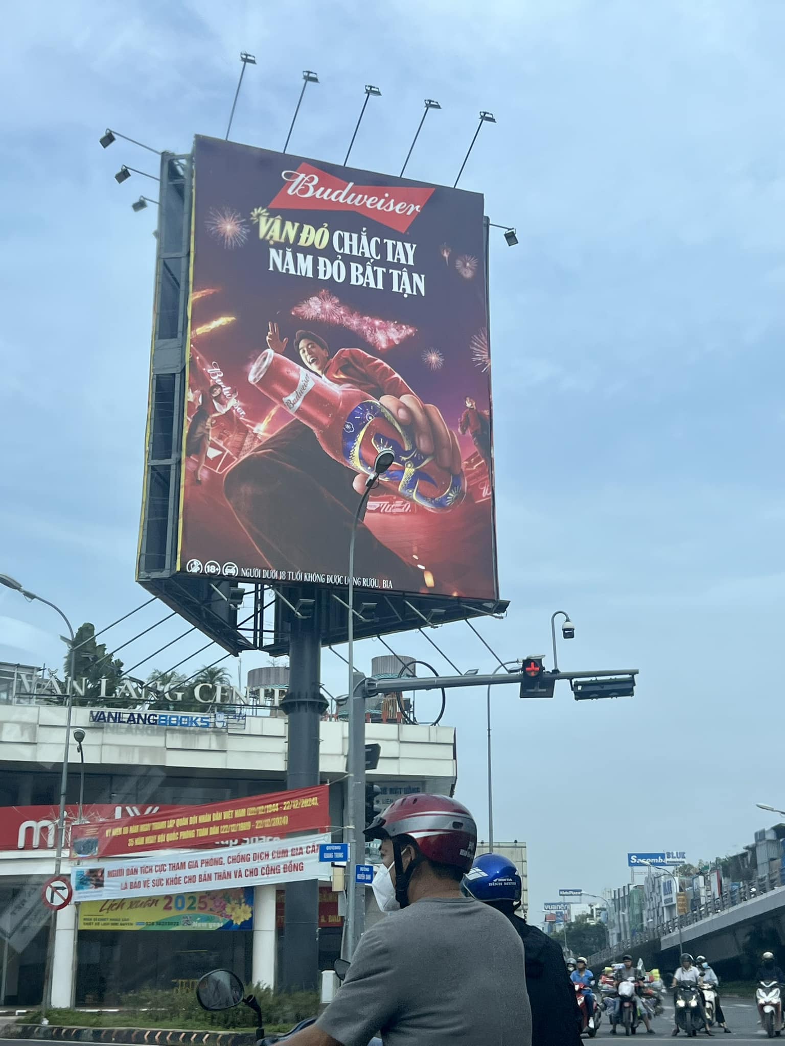 bảng 3 mặt billboard