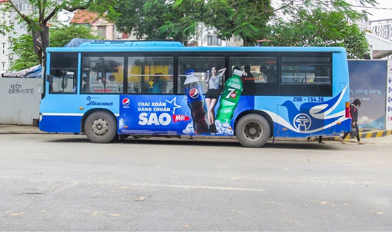 quang-cao-tren-xe-buyt
