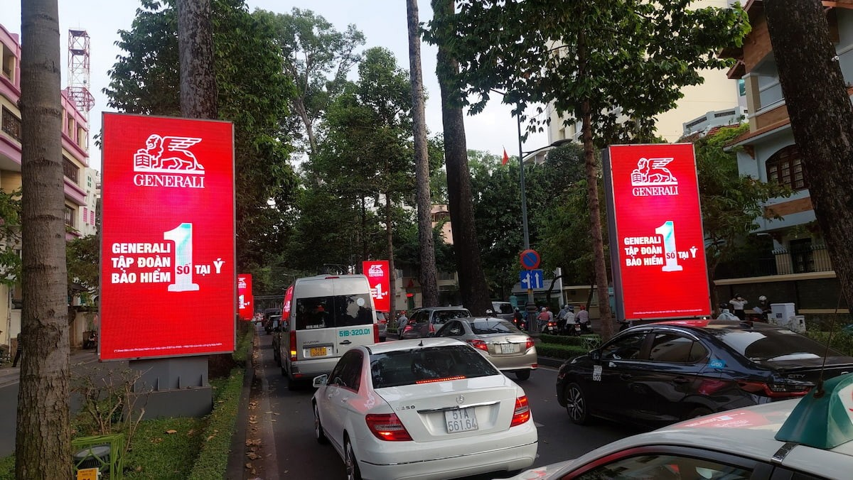 NGÀNH-BẢO-HIỂM-QUẢNG-CÁO-NGOÀI-TRỜI