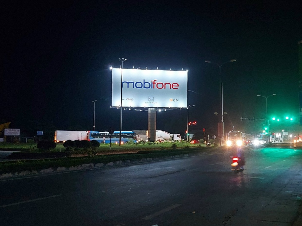 quảng cáo billboard ngoài trời