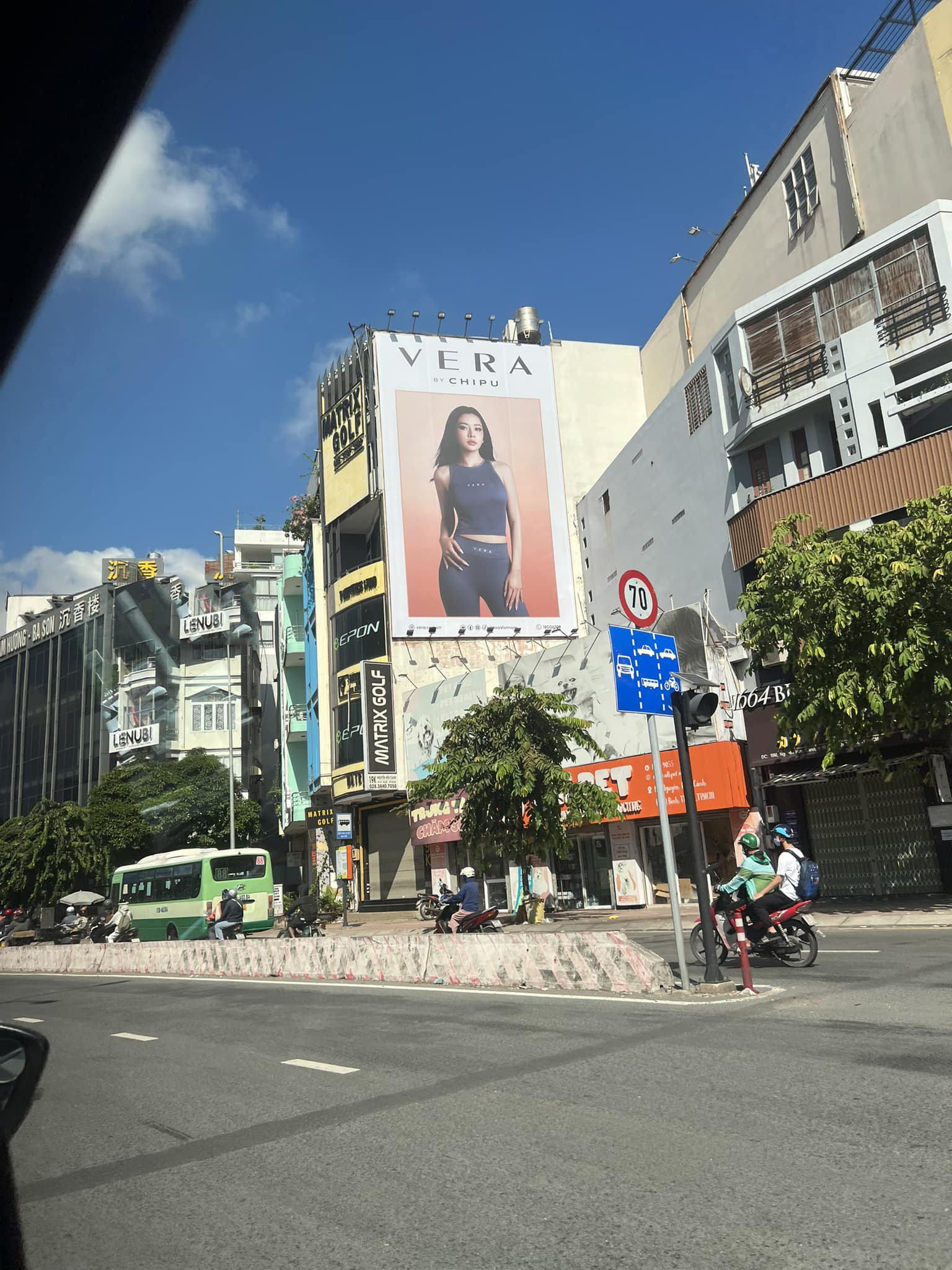 quảng cáo ngoài trời ngành thời trang