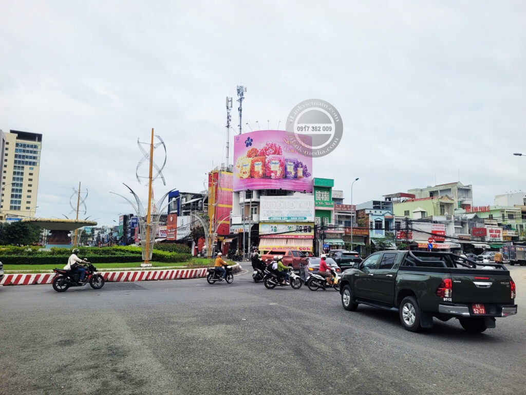 Quảng cáo pano 4-Cach-Mang-Thang-8-vong-xoay-hung-vuong-can-tho-ilink